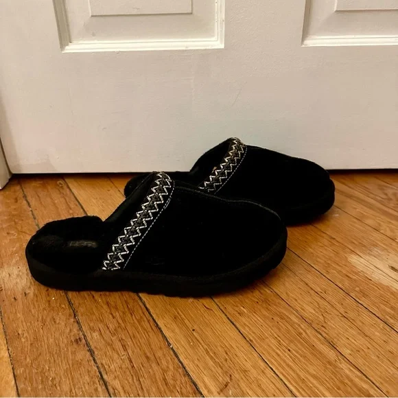✨ Ugg backless sheepskin slippers, black 7M - Picture 2 of 5